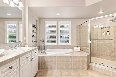 Bath - 4792 Beachwood Ct, Carlsbad, CA 92008 photo 4 of 5
