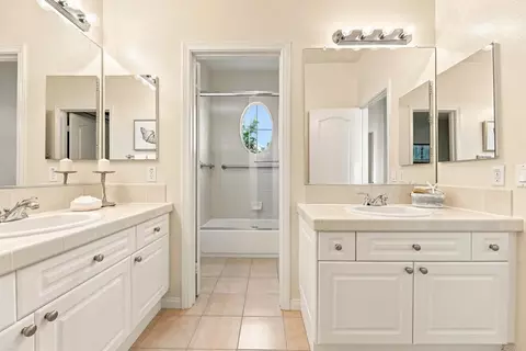 Bath - 4792 Beachwood Ct, Carlsbad, CA 92008 photo 2 of 5