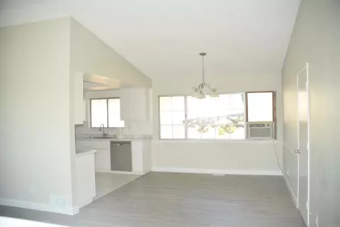 Living - 604 Porter St, Fallbrook, CA 92028 photo 2 of 5