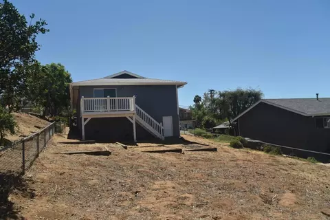 Exterior - 604 Porter St, Fallbrook, CA 92028 photo 9 of 10
