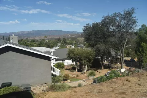 Exterior - 604 Porter St, Fallbrook, CA 92028 photo 5 of 10