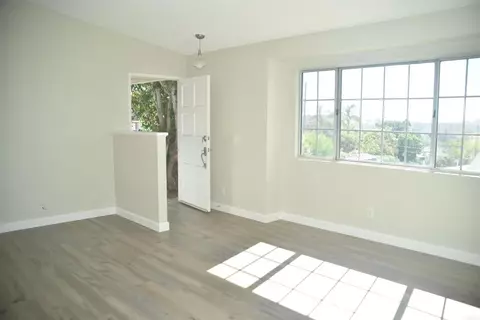 Living - 604 Porter St, Fallbrook, CA 92028 photo 1 of 5
