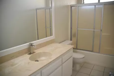 Bath - 604 Porter St, Fallbrook, CA 92028 photo 1 of 1