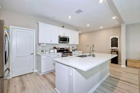 Kitchen - 1715 Crabapple Way, Oceanside, CA 92056 photo 2 of 3