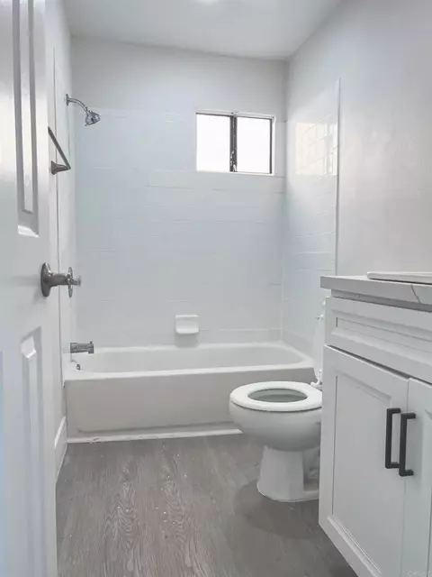 Bath - 440 Main St, Ramona, CA 92065 photo 3 of 3