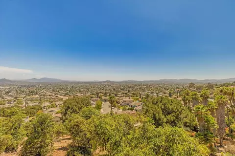 View/Area - 1679 Madrone Gln, Escondido, CA 92027 photo 9 of 11