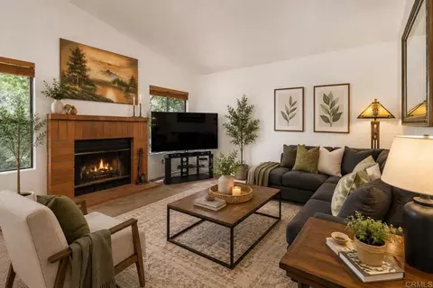 Living - 1679 Madrone Gln, Escondido, CA 92027 photo 2 of 5