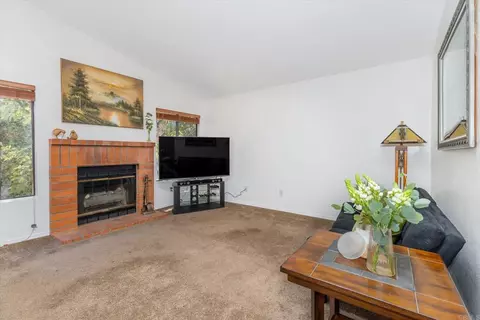 Living - 1679 Madrone Gln, Escondido, CA 92027 photo 1 of 5