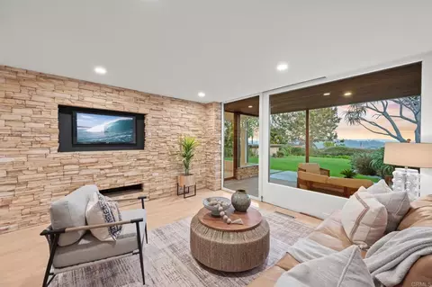 Living - 280 Torrey Pines Ter, Del Mar, CA 92014 photo 5 of 6
