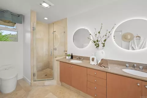 Bath - 280 Torrey Pines Ter, Del Mar, CA 92014 photo 2 of 4