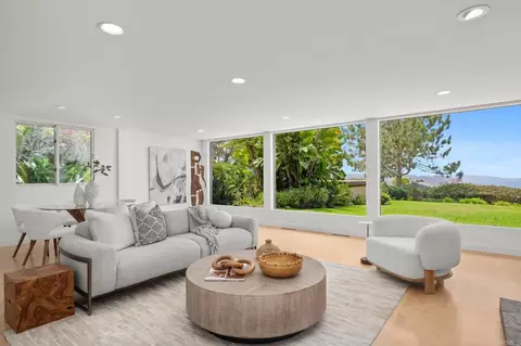 Living - 280 Torrey Pines Ter, Del Mar, CA 92014 photo 4 of 6