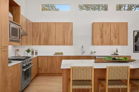 Kitchen - 280 Torrey Pines Ter, Del Mar, CA 92014 photo 2 of 4