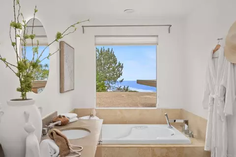 Bath - 280 Torrey Pines Ter, Del Mar, CA 92014 photo 3 of 4
