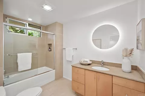Bath - 280 Torrey Pines Ter, Del Mar, CA 92014 photo 4 of 4