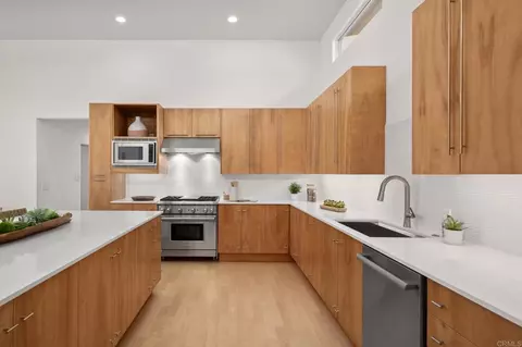 Kitchen - 280 Torrey Pines Ter, Del Mar, CA 92014 photo 1 of 4