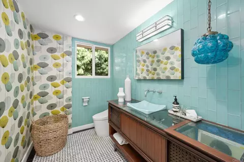 Bath - 280 Torrey Pines Ter, Del Mar, CA 92014 photo 1 of 4