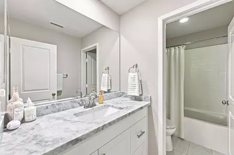 Bath - 4318 Pacifica Way #2, Oceanside, CA 92056 photo 5 of 5
