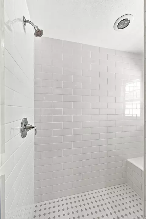 Bath - 4318 Pacifica Way #2, Oceanside, CA 92056 photo 4 of 5