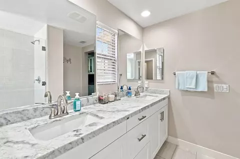 Bath - 4318 Pacifica Way #2, Oceanside, CA 92056 photo 3 of 5