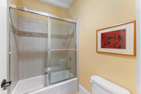 Bath - 1829 Elevado Rd, Vista, CA 92084 photo 7 of 9