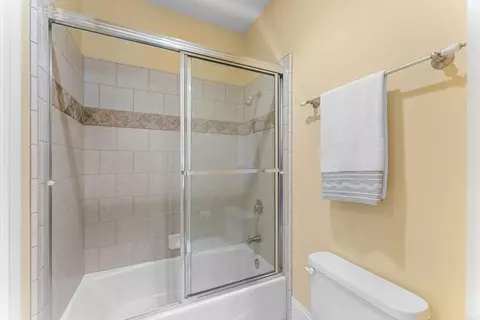 Bath - 1829 Elevado Rd, Vista, CA 92084 photo 9 of 9