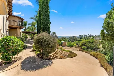 Exterior - 1829 Elevado Rd, Vista, CA 92084 photo 14 of 16