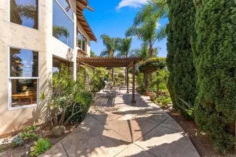 Exterior - 1829 Elevado Rd, Vista, CA 92084 photo 7 of 16