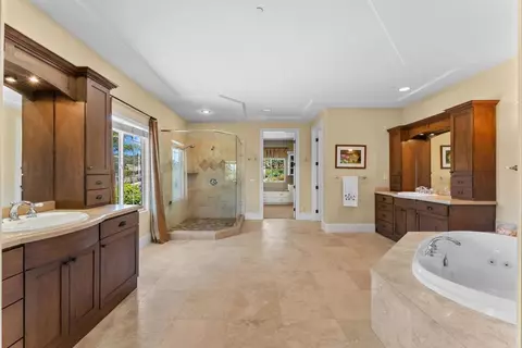 Bath - 1829 Elevado Rd, Vista, CA 92084 photo 1 of 9