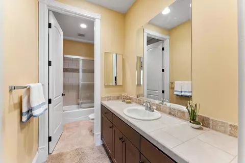 Bath - 1829 Elevado Rd, Vista, CA 92084 photo 6 of 9