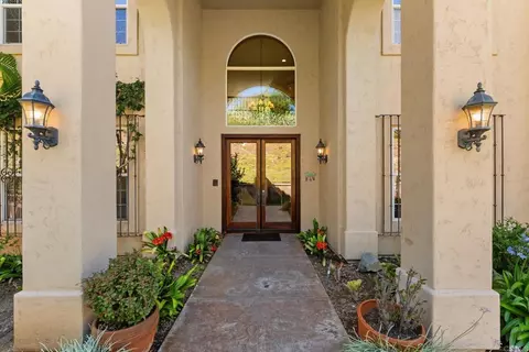 Entry Way - 1829 Elevado Rd, Vista, CA 92084 photo 1 of 5