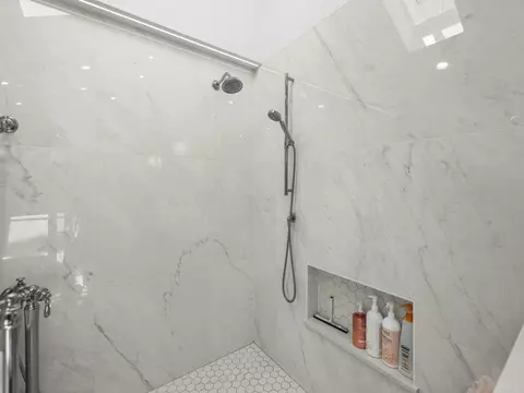 Bath - 365 Shore View Ln, Encinitas, CA 92024 photo 6 of 12