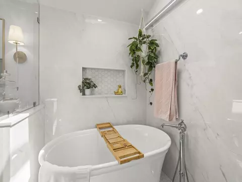 Bath - 365 Shore View Ln, Encinitas, CA 92024 photo 8 of 12