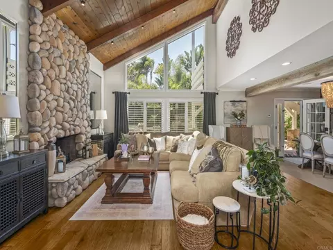 Living - 365 Shore View Ln, Encinitas, CA 92024 photo 2 of 7