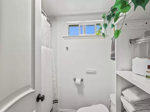 Bath - 365 Shore View Ln, Encinitas, CA 92024 photo 12 of 12