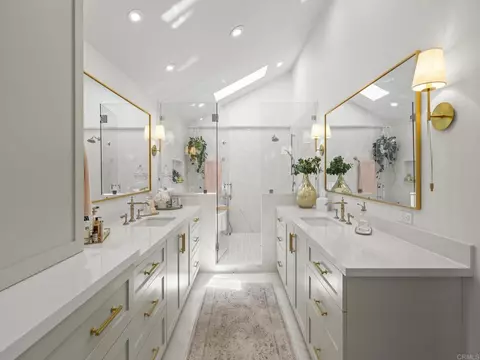 Bath - 365 Shore View Ln, Encinitas, CA 92024 photo 3 of 12