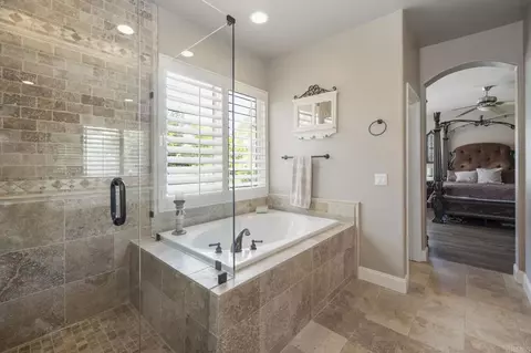 Bath - 3693 Strata Dr, Carlsbad, CA 92010 photo 3 of 4