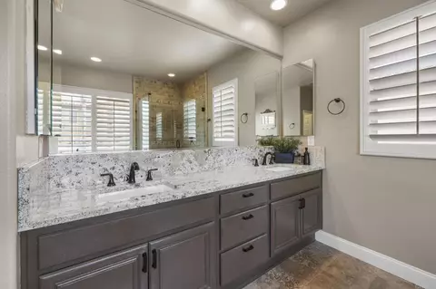 Bath - 3693 Strata Dr, Carlsbad, CA 92010 photo 2 of 4