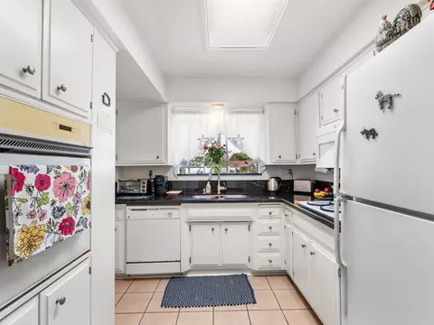 Kitchen - 3615 Vista Bella #16, Oceanside, CA 92057 photo 2 of 3