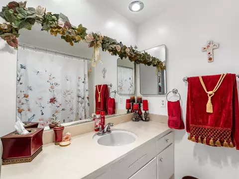 Bath - 3615 Vista Bella #16, Oceanside, CA 92057 photo 3 of 3