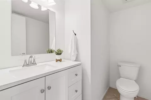 Bath - 1731 Gascony Rd, Encinitas, CA 92024 photo 1 of 6