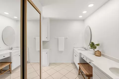 Bath - 1731 Gascony Rd, Encinitas, CA 92024 photo 3 of 6