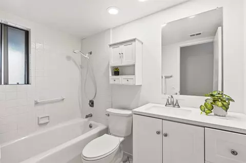 Bath - 1731 Gascony Rd, Encinitas, CA 92024 photo 6 of 6