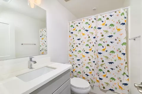 Bath - 1836 Red Willow Way, Oceanside, CA 92056 photo 3 of 4