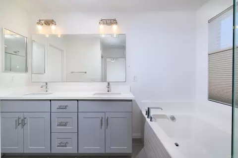 Bath - 1836 Red Willow Way, Oceanside, CA 92056 photo 2 of 4