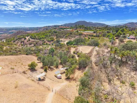 View/Area - 1850 Canyon Heights Rd, Fallbrook, CA 92028 photo 2 of 7