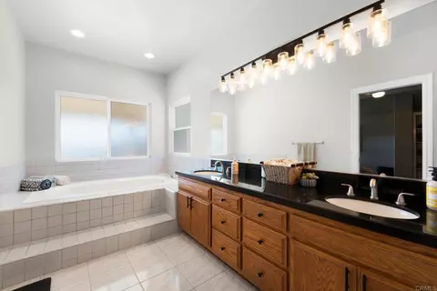 Bath - 1850 Canyon Heights Rd, Fallbrook, CA 92028 photo 1 of 4
