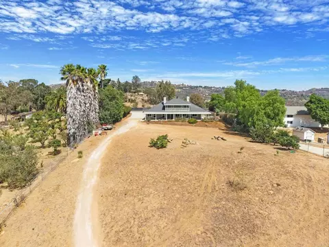 Exterior - 1850 Canyon Heights Rd, Fallbrook, CA 92028 photo 4 of 9
