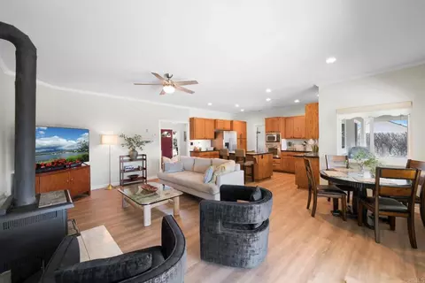 Living - 1850 Canyon Heights Rd, Fallbrook, CA 92028 photo 5 of 6