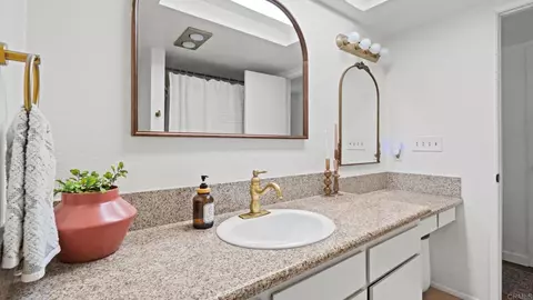 Bath - 3404 Oak Cliff Dr #5, Fallbrook, CA 92028 photo 2 of 4