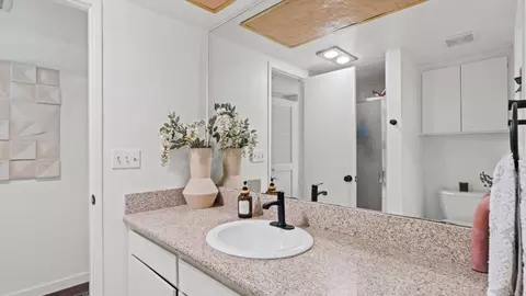 Bath - 3404 Oak Cliff Dr #5, Fallbrook, CA 92028 photo 4 of 4